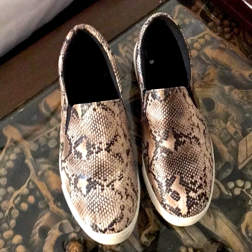 Soda snake print loafers 8.5 GUC